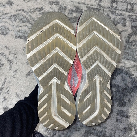 Brooks tennis shoes - Picture 5 of 5